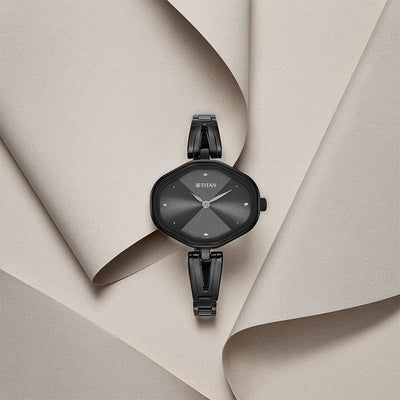 Titan Karishma Quartz Analog Black Dial Black Stainless Steel Strap Watch For Women